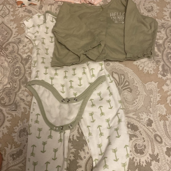 SOLD-Beautiful Baby Girl Outfits + Bonus Dress - Picture 3 of 10